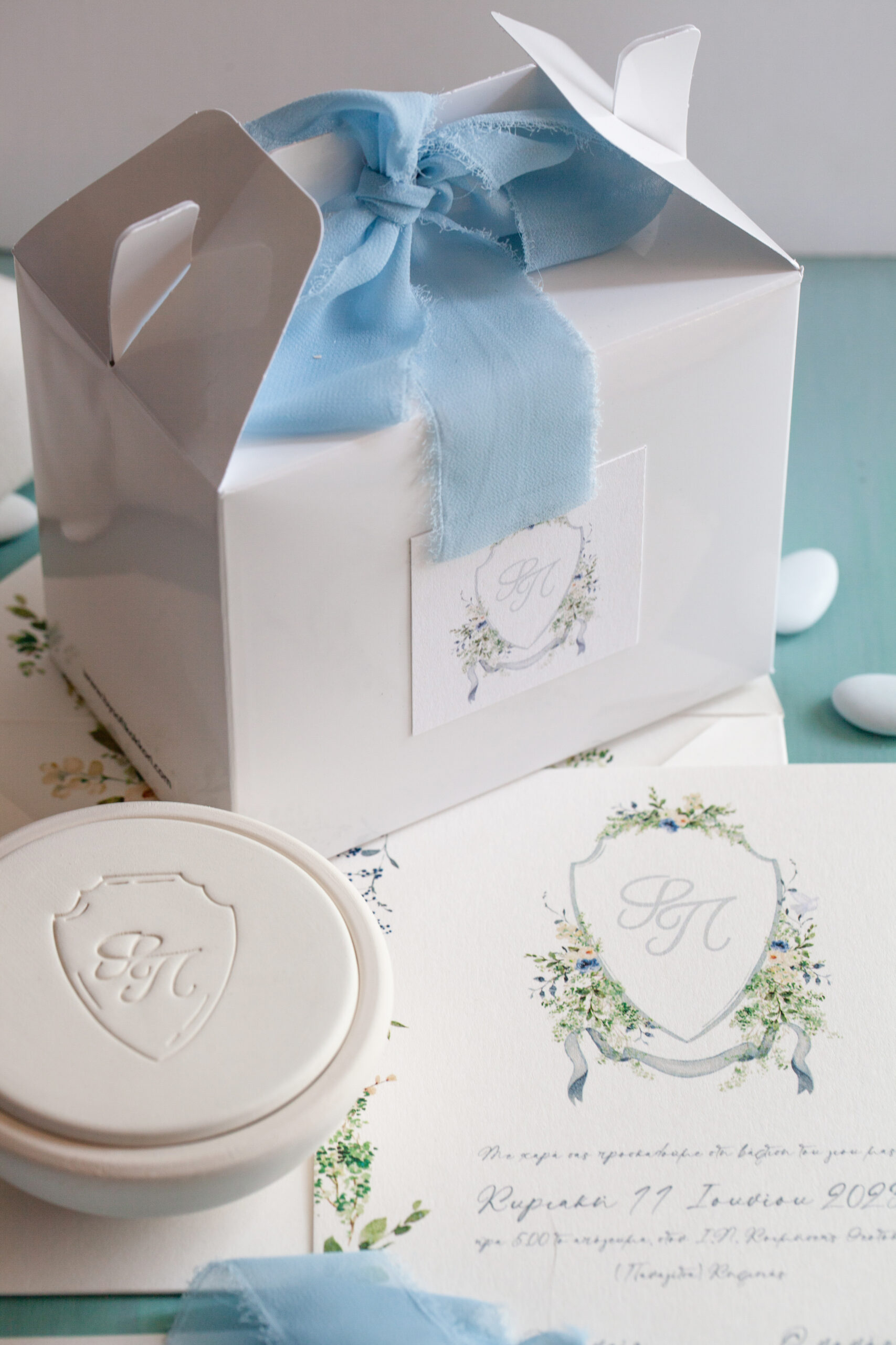 baby-crest-baptism-kids-gifts-ceramic-favor-blue-ribbon