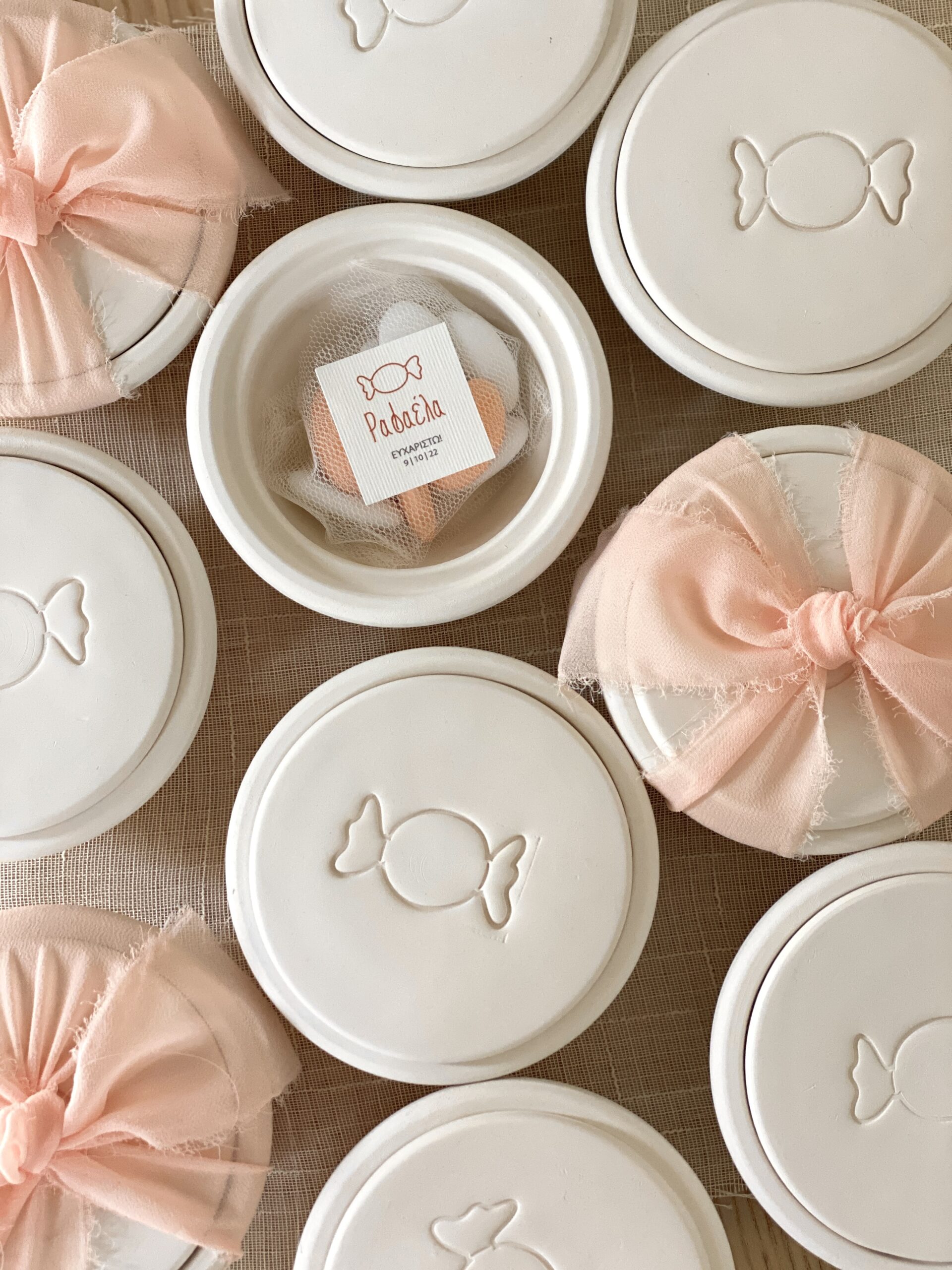 candy-girl-baptism-favors-ceramic-bowl-mouselin-ribbon