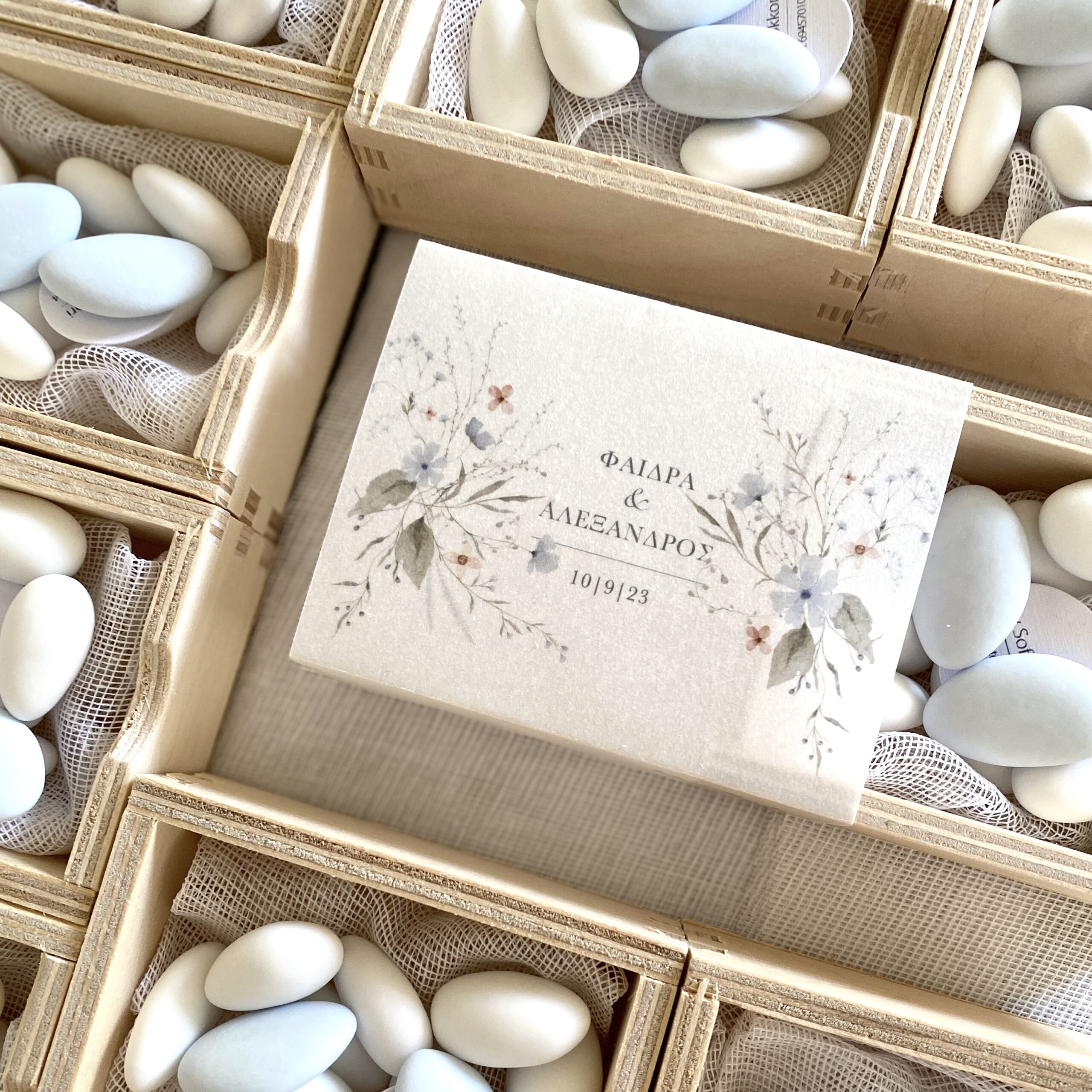 country-baby-boom-baptism-personalised-wooden-box-dragees-main-photo