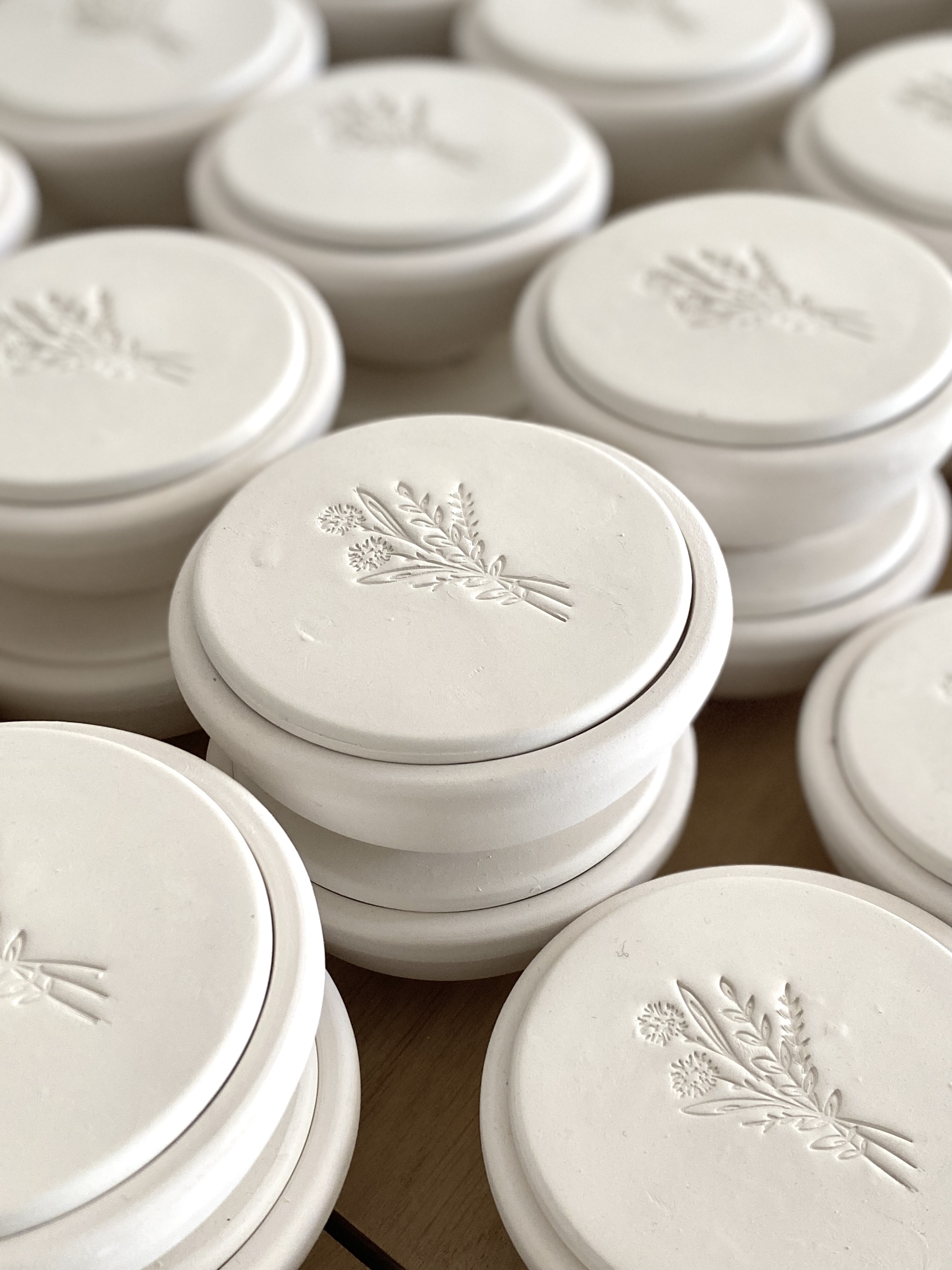 fall-wildflowers-wedding-favours-ceramic-bowl-with-lid-stamp