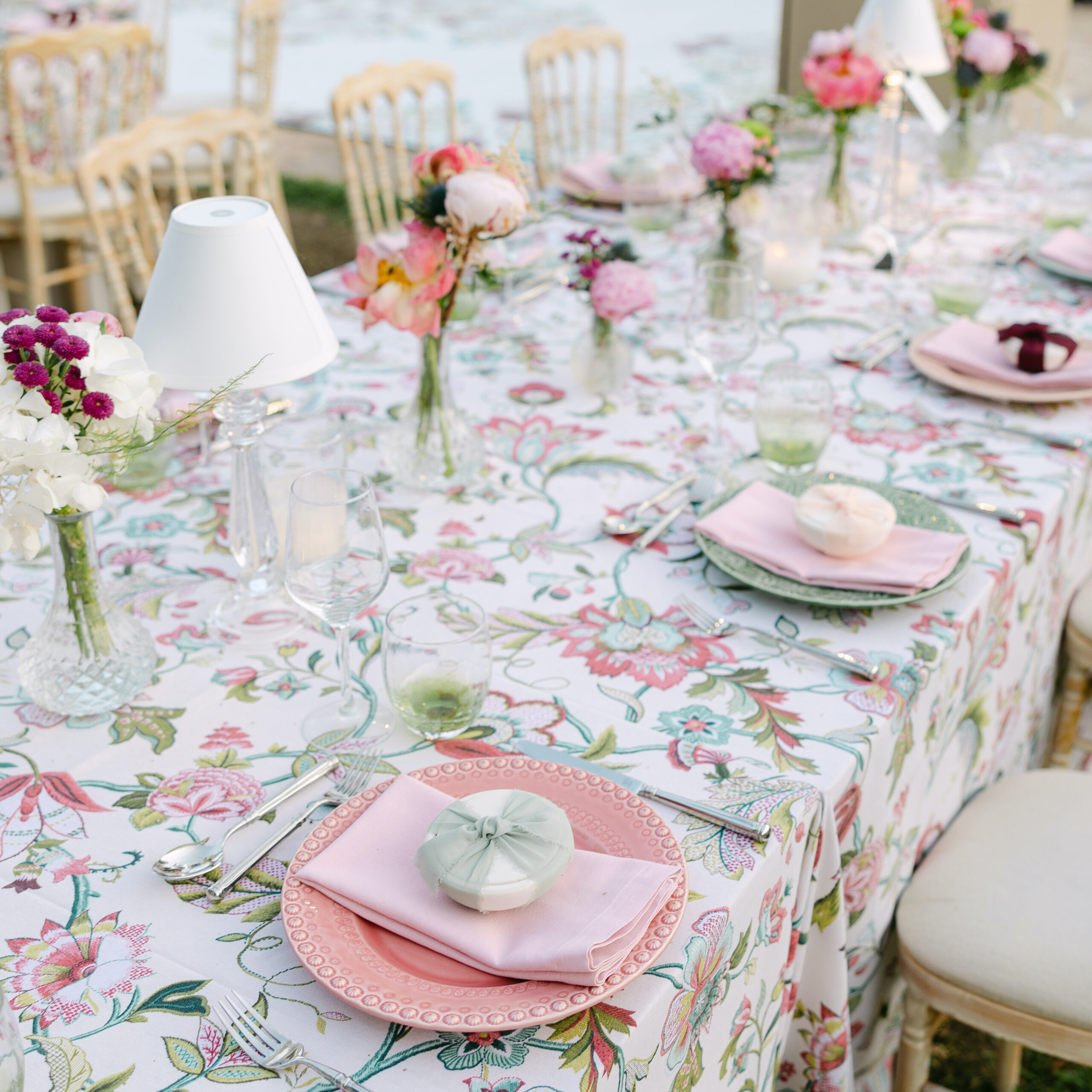 floral-accents-wedding-reception-table-setup-favors-main-photo