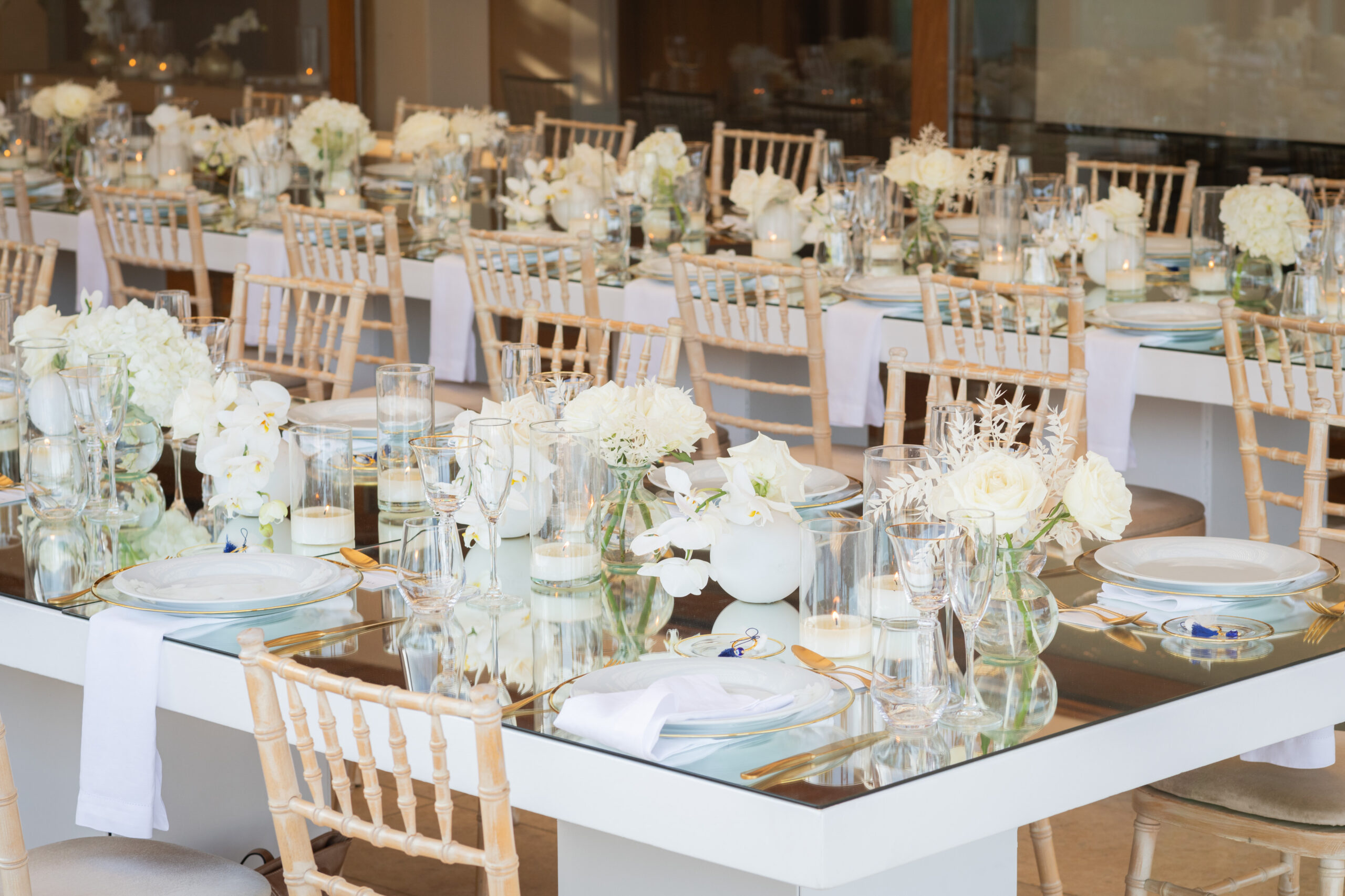 glitz-and-glam-wedding-reception-table-setup-decoration