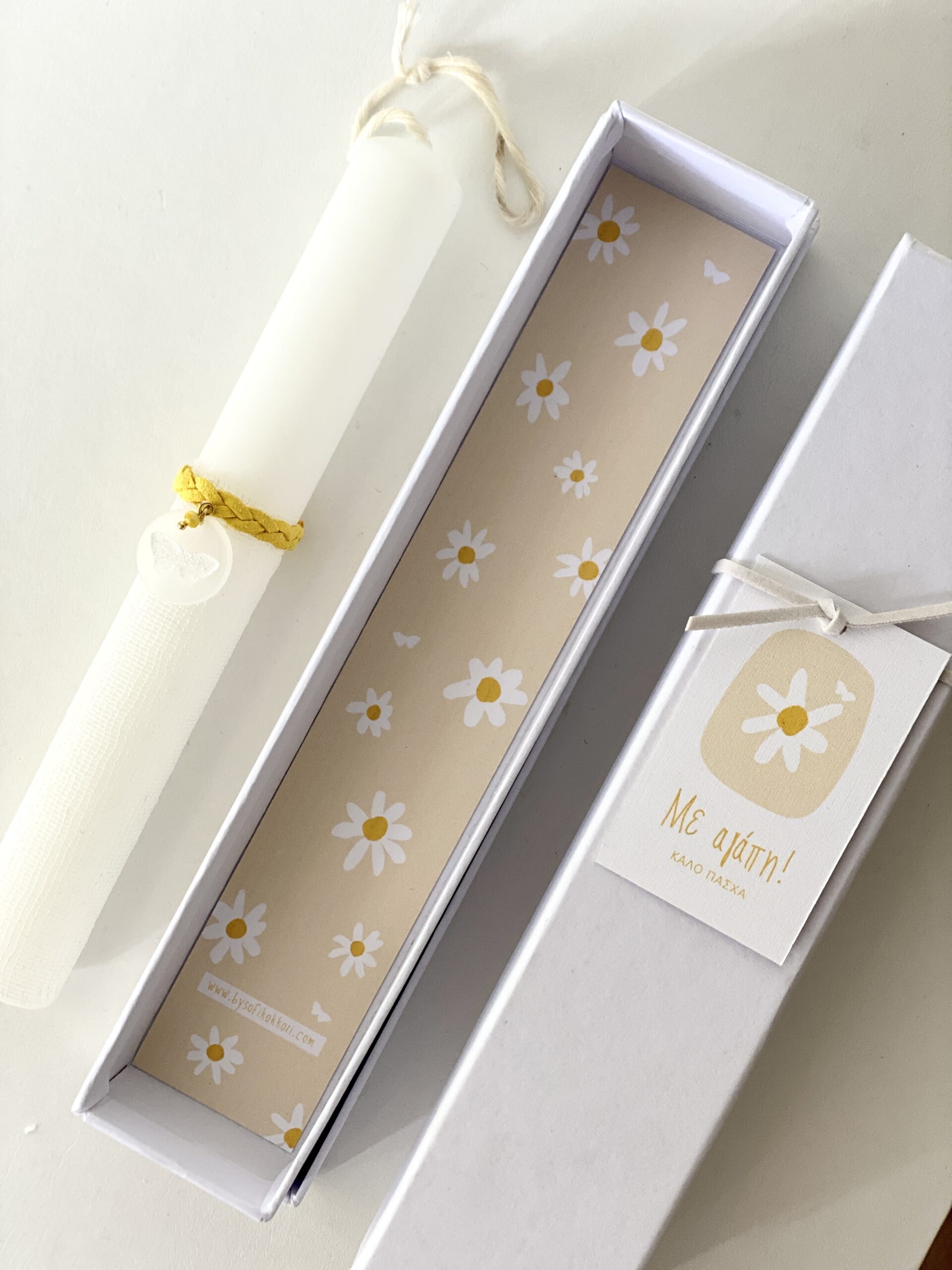 happy-easter-candles-special-occasion-daisy-packaging-box-yellow-white