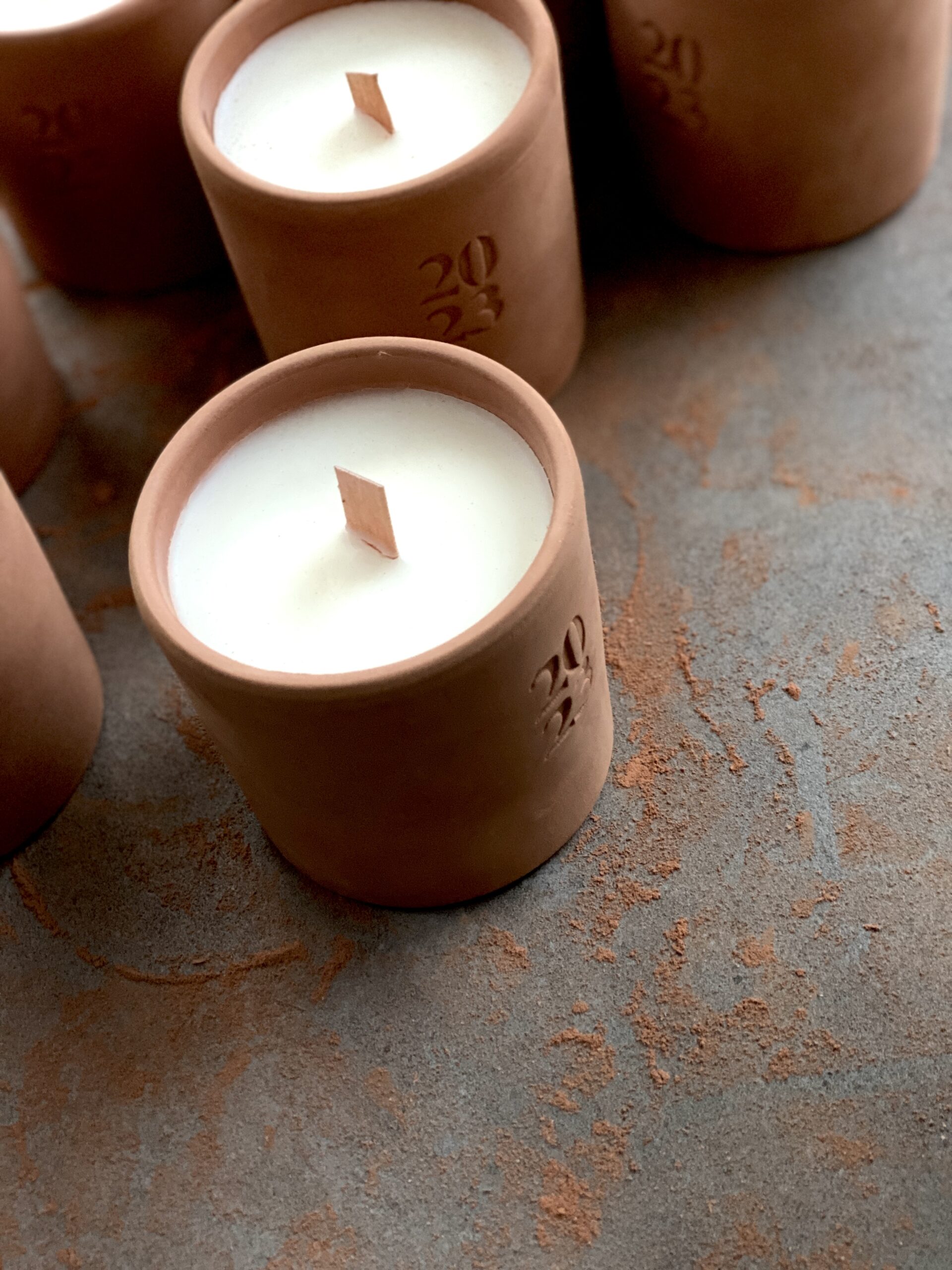 hello-2023-special-occasion-soy-ceramic-candle-big-aromatic
