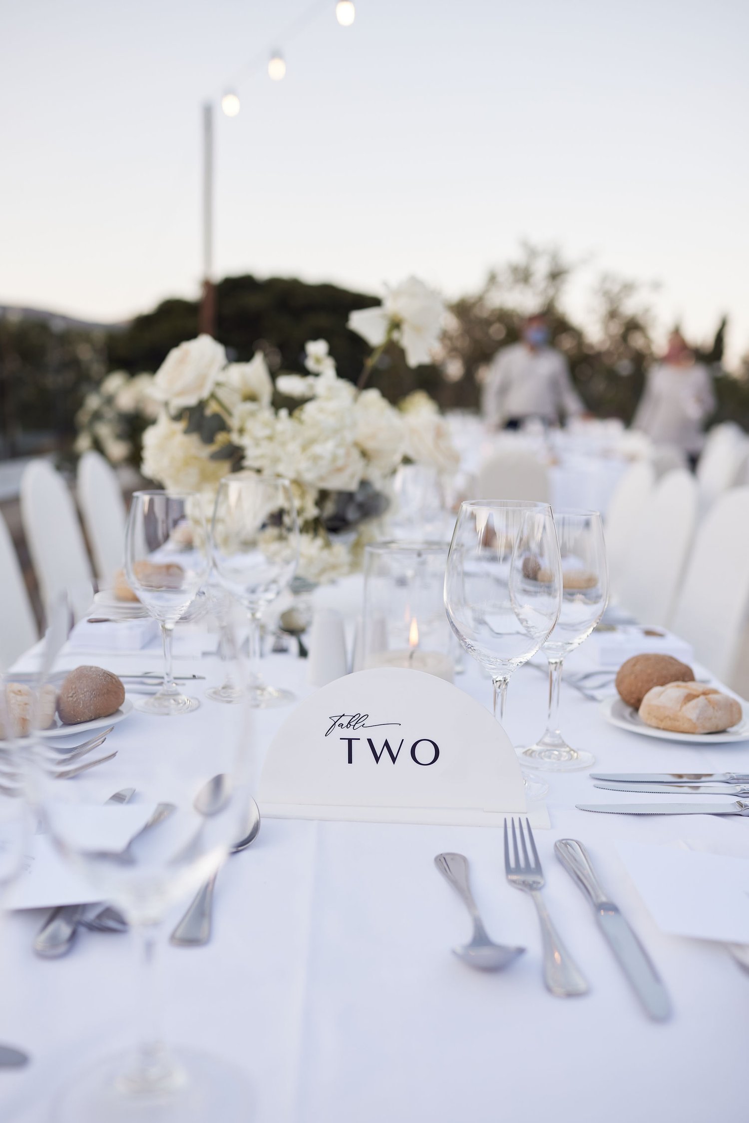 timeless-elegance-wedding-favors-table-setup