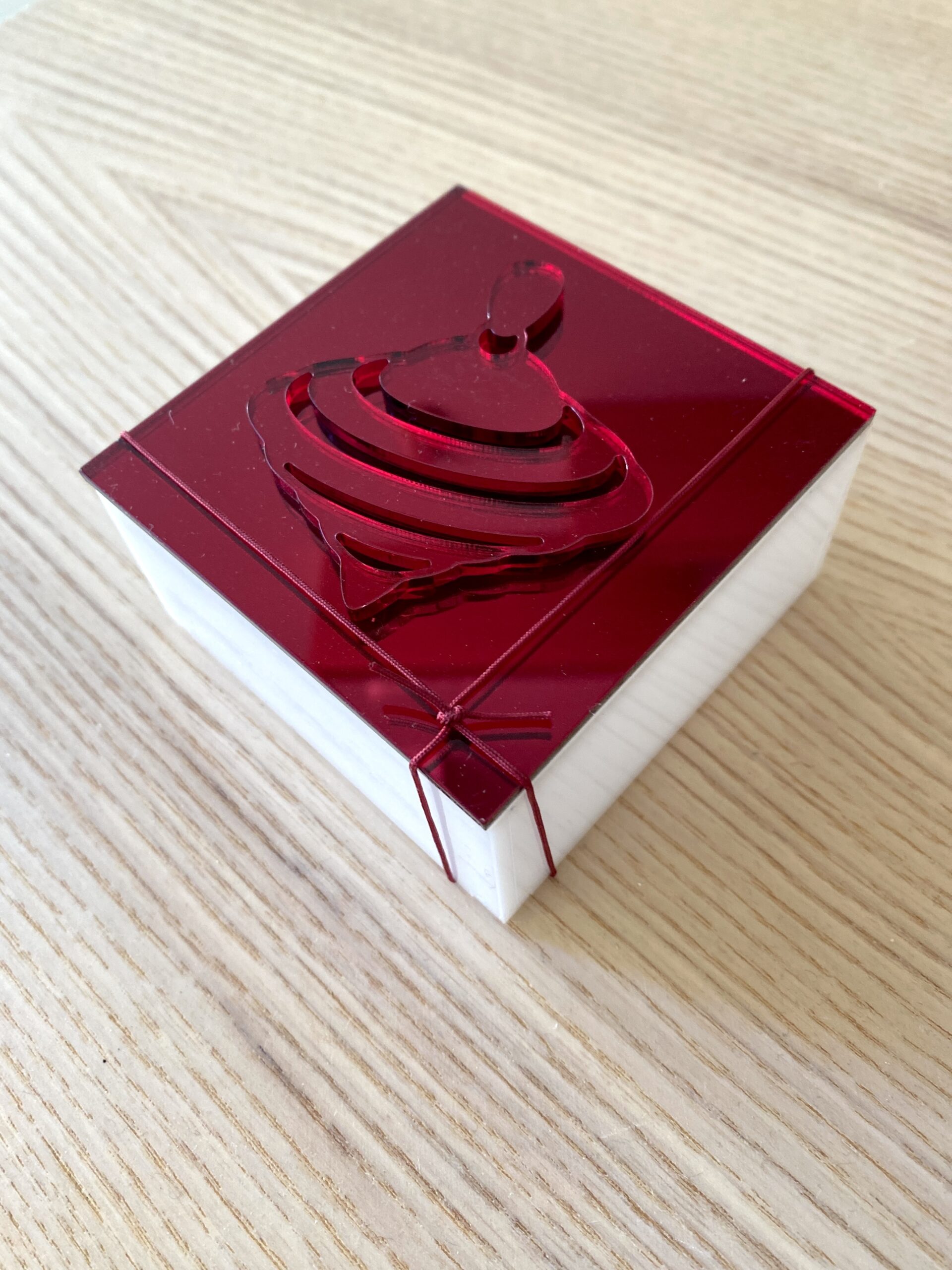 spinning-top-baptism-favour-acrylic-box