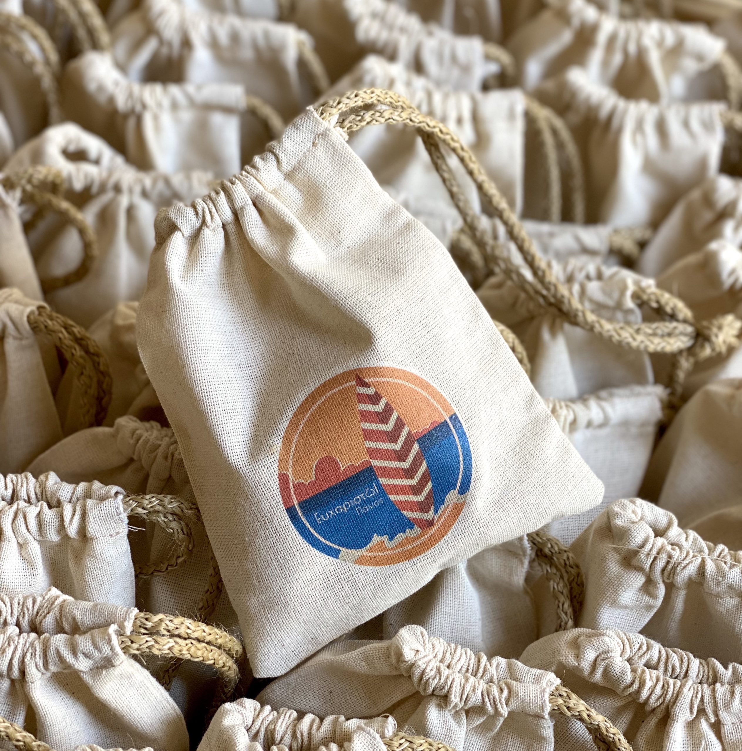 surfs-up-baptism-favors-printed-pouch-main-photo