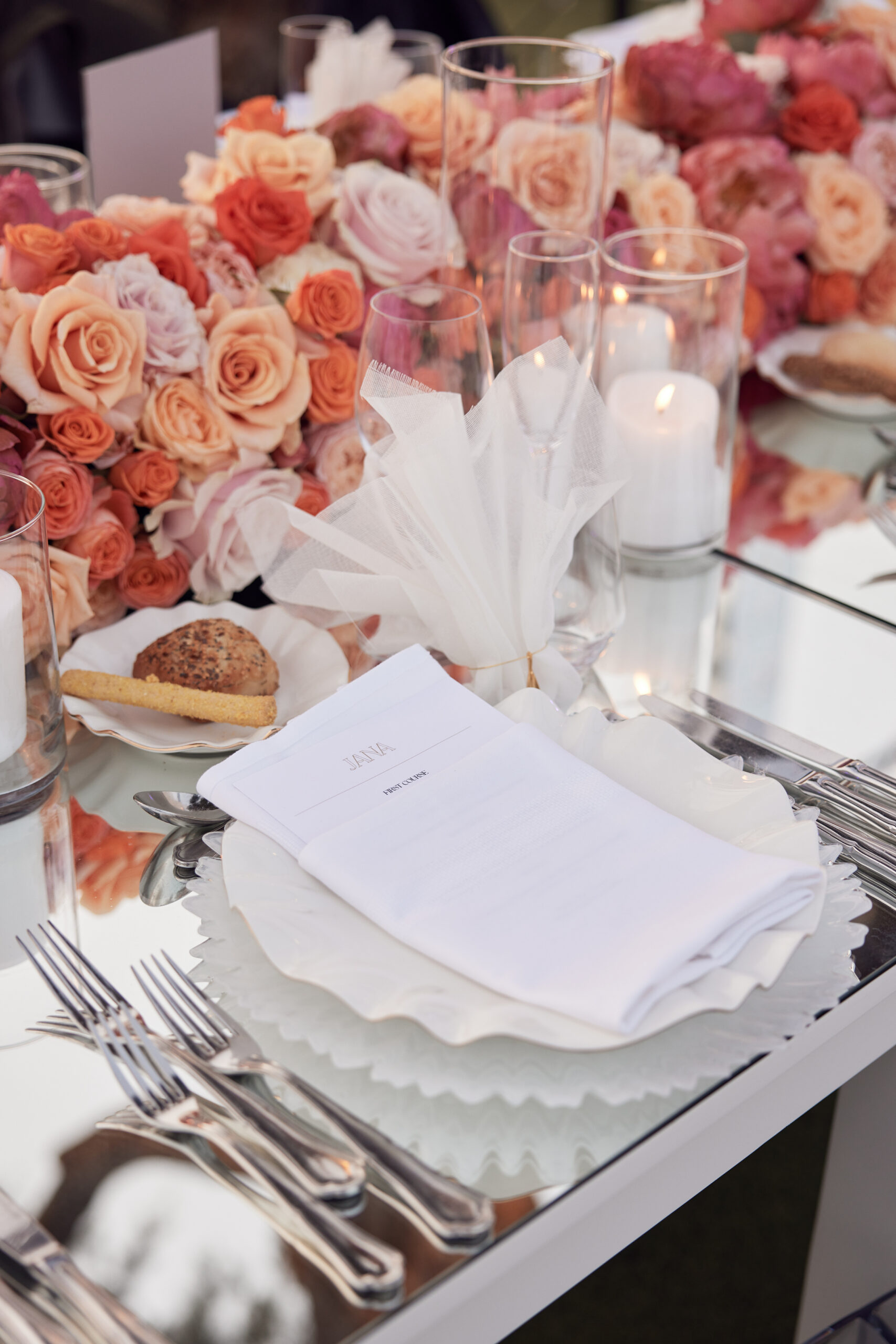 symphony-of-romance-wedding-reception-table-setting-with-roses