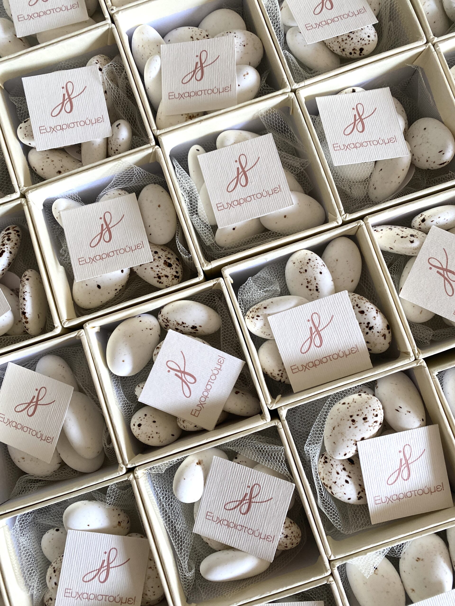 the-dreamers-wedding-and-baptism-favor-boxes-inside-dragees-thank-you-card