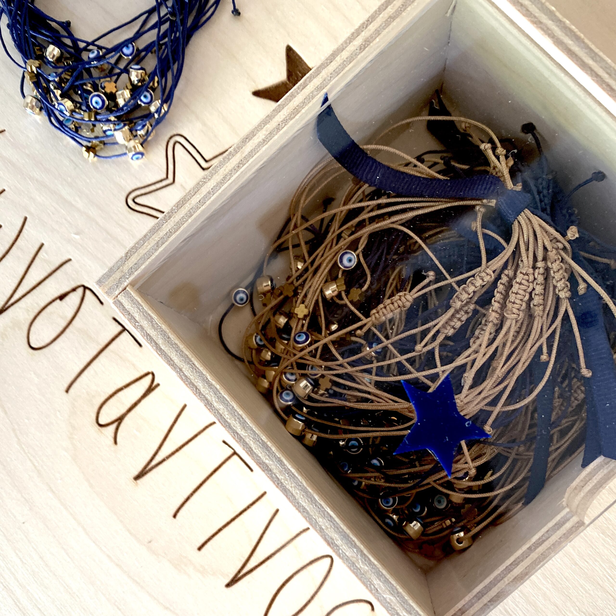 twinkle-twinkle-little-star-baptism-martyrika-bracelets-with-wooden-box-packaging-main-photo